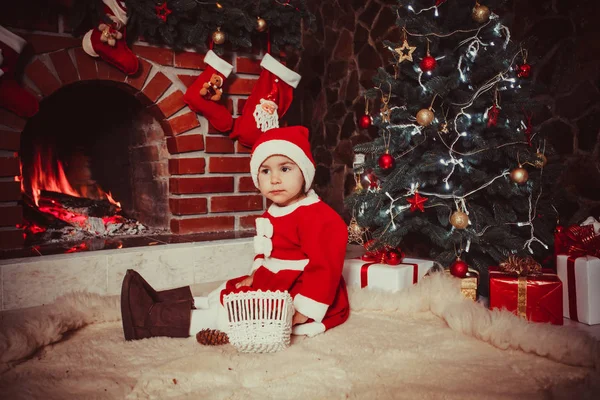 Navidad decorada chimenea — Foto de Stock