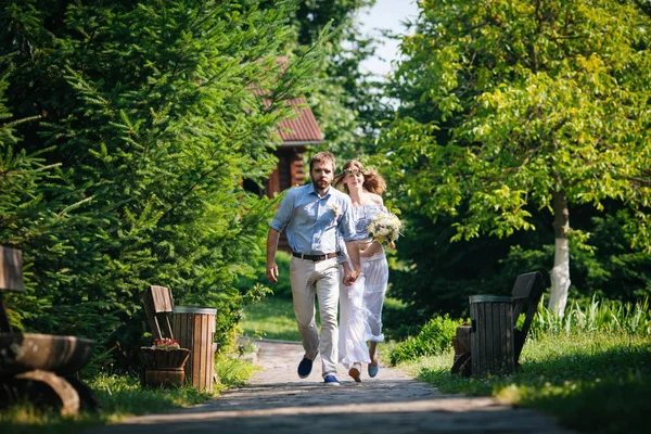 Paar in einem bewegenden — Stockfoto