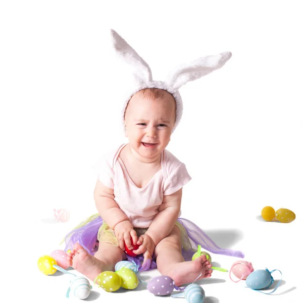 ウサギ帽子の女の赤ちゃん — ストック写真
