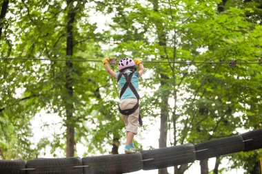 Macera parkındaki engeller.