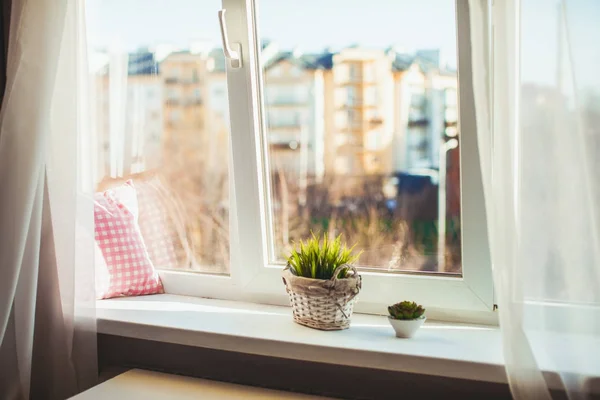 Cozy sill - tempat untuk bersantai — Stok Foto