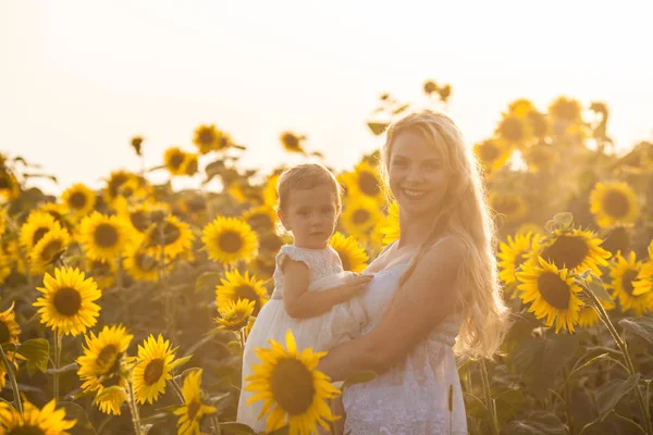 Mom and daughter — Stock Photo, Image