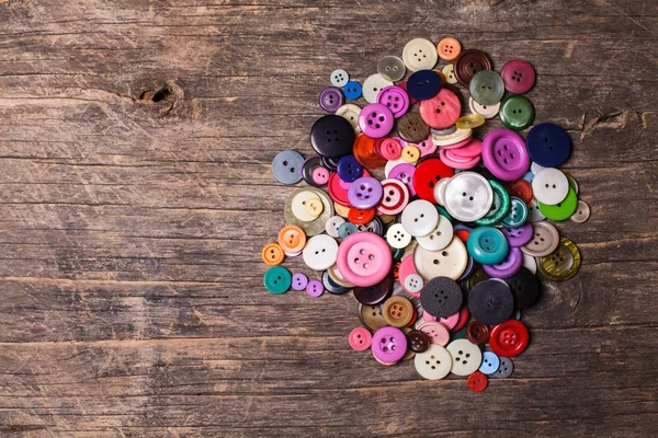Renkli düğmeler yığın — Stok fotoğraf