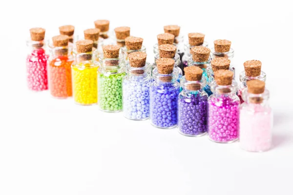Renkli boncuklar, şişeli — Stok fotoğraf