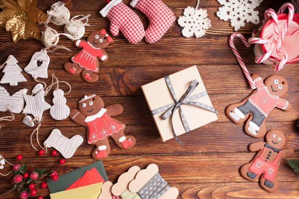 Preparação uma caixa de presente de Natal — Fotografia de Stock