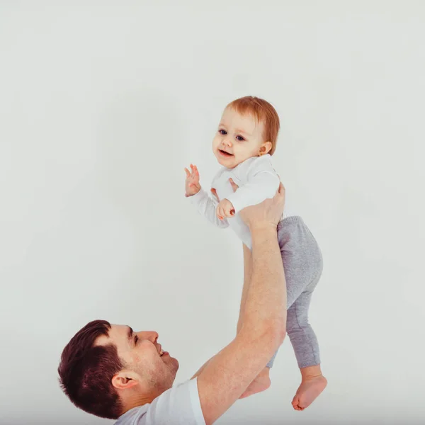 Papa und Baby haben Spaß — Stockfoto