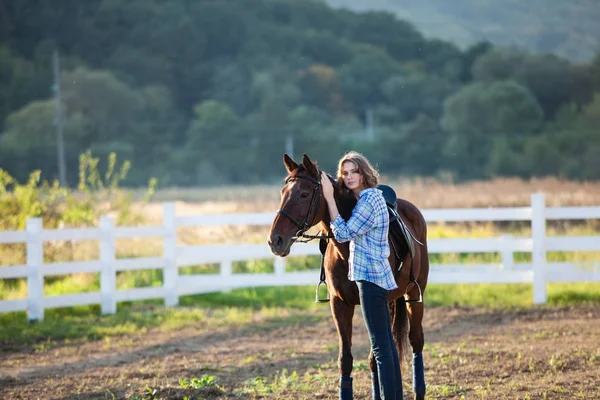 Beautiful girl with horse — Stock Photo, Image