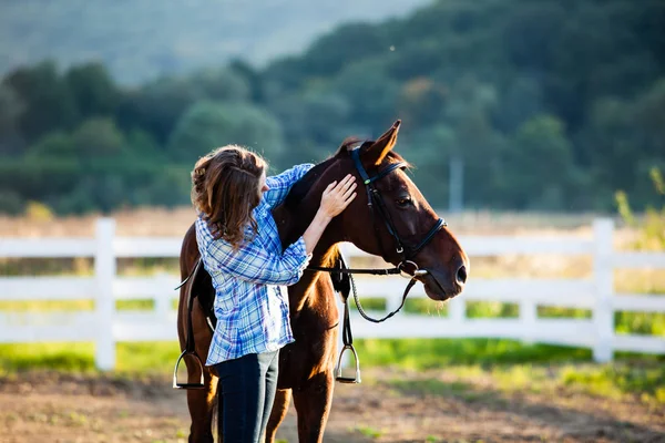 Beautiful girl with horse — Stock Photo, Image