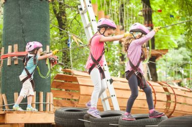 Macera parkındaki engeller.