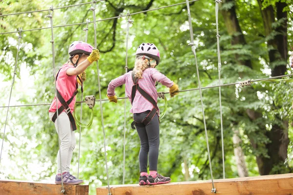 De hindernisbaan in het avonturenpark — Stockfoto