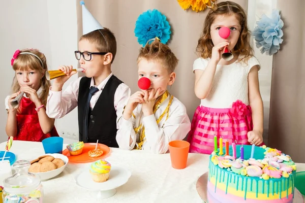 Divertidos juegos de cumpleaños — Foto de Stock