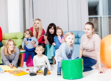 Anneler ve çocukları