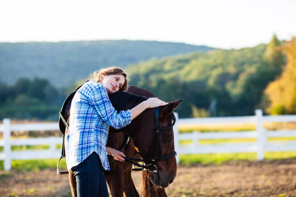 Beautiful girl with horse — Stock Photo, Image