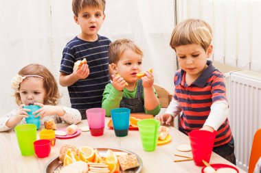 Öğle yemeğine ne anaokulu