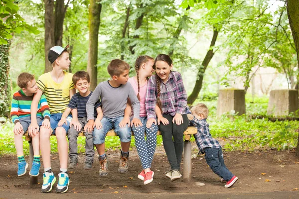 Kids on the bench — Stock Photo, Image