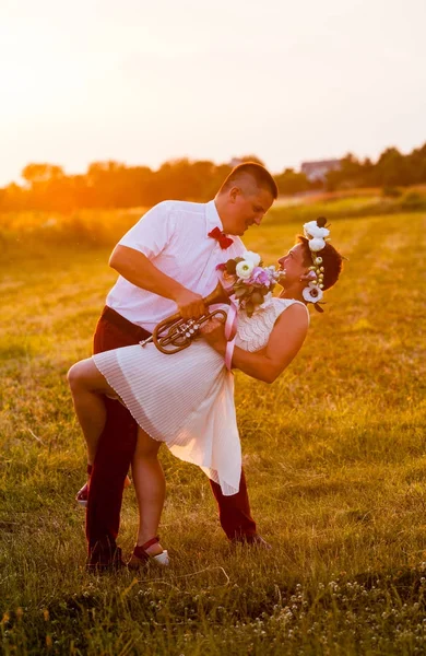 Paseo romántico en el campo —  Fotos de Stock