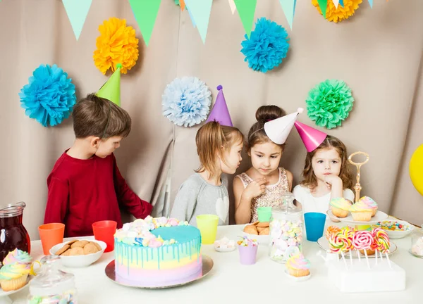 Feliz fiesta de cumpleaños — Foto de Stock