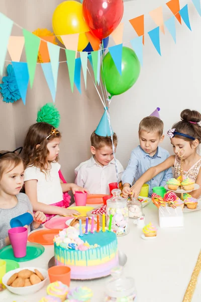 Festa de aniversário feliz — Fotografia de Stock