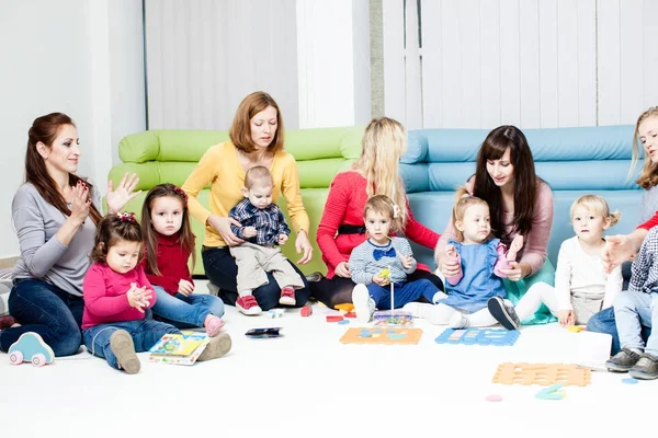 Mães e filhos — Fotografia de Stock