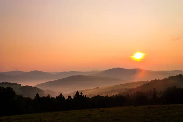 Morning fog in moutnains — Stock Photo, Image