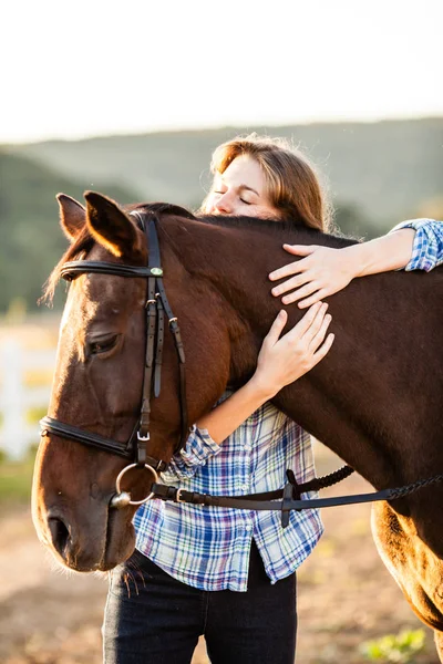 Beautiful girl with horse — Stock Photo, Image