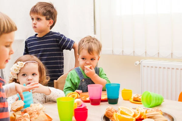 Almoço no jardim de infância — Fotografia de Stock