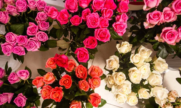 Kytice růží, květinářství shop — Stock fotografie