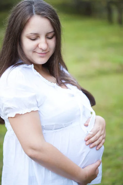 Retrato de mujer embarazada —  Fotos de Stock
