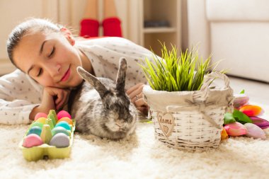 Paskalya tavşanı içinde ev
