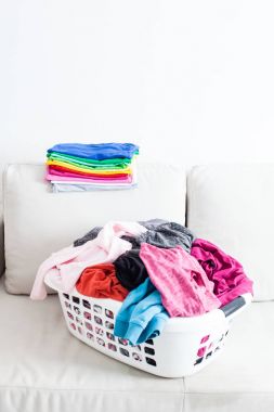Renkli temiz giysiler