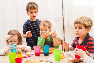 Öğle yemeğine ne anaokulu