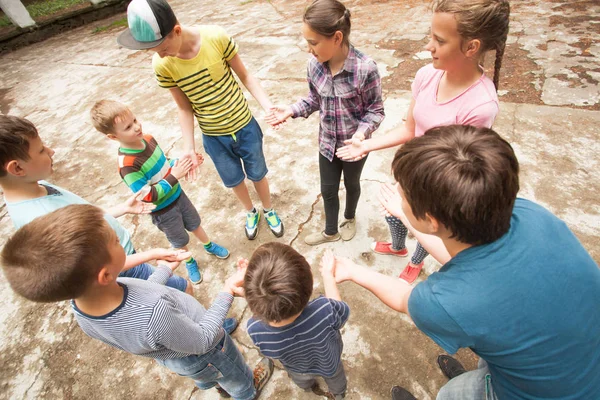 Children playing the game in summer camp — Stock Photo, Image