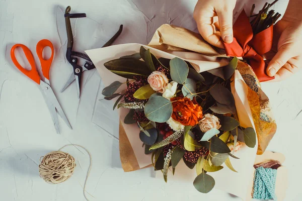 Preparação bouquet floral — Fotografia de Stock