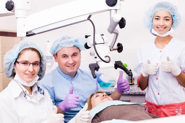 La cirugía dental tuvo éxito — Foto de Stock