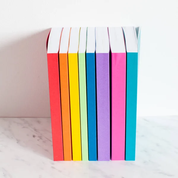 Renkli kitap koleksiyonu — Stok fotoğraf