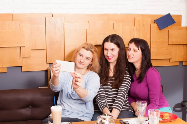 Funny selfie friends in a cafe — Stock Photo, Image