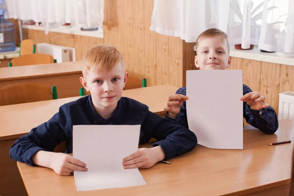 Děti čekají zkoušky — Stock fotografie