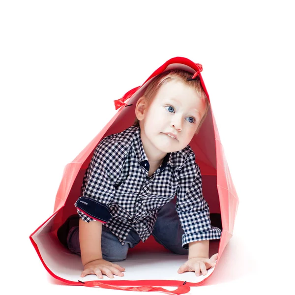 El chico dentro del paquete — Foto de Stock