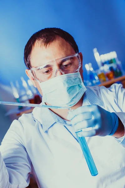 Científico en el trabajo — Foto de Stock