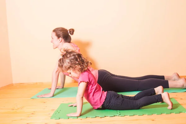 Ejercicios de yoga Wellness — Foto de Stock