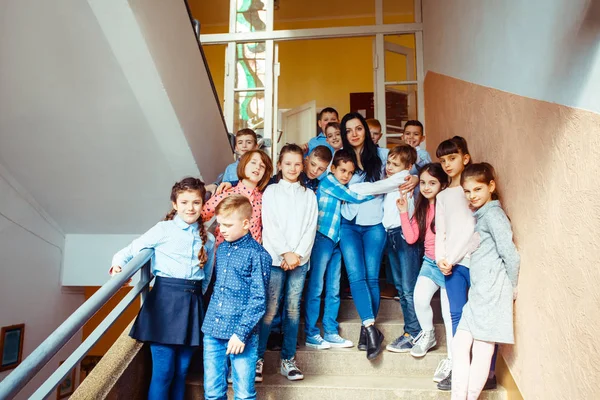 Schüler gehen in Pause — Stockfoto