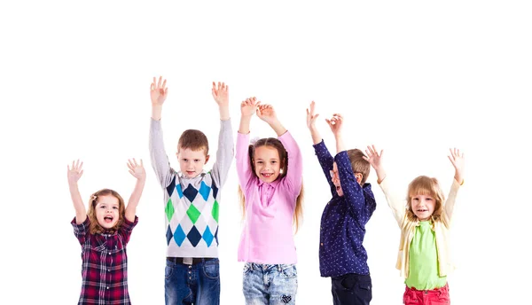 Niños con las manos levantadas — Foto de Stock