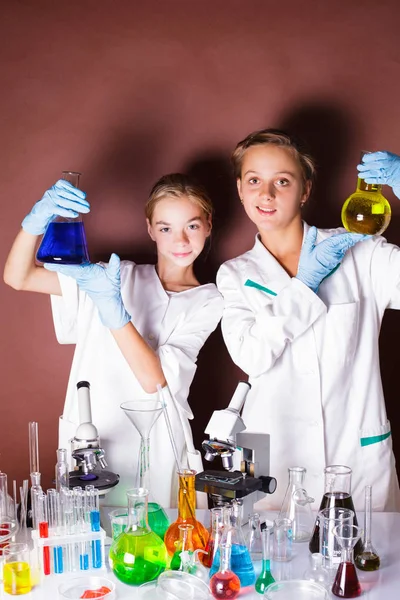 Two pupils at chemistry lesson — Stock Photo, Image