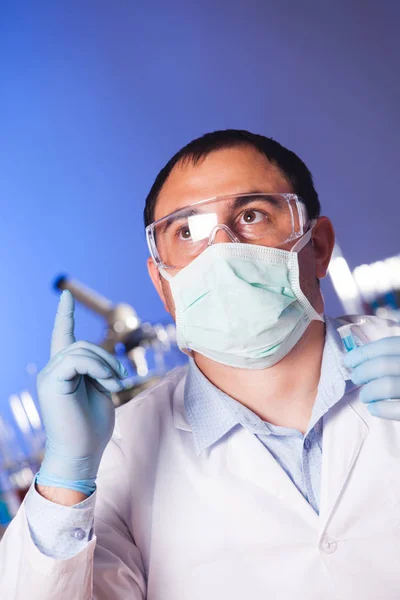 O cientista está a pensar: — Fotografia de Stock