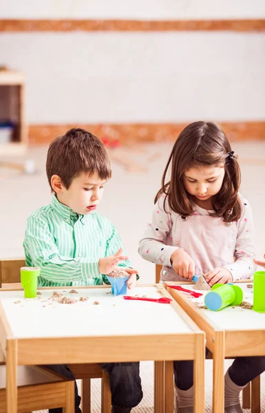 Children play with kinetic sand — Stock Photo, Image