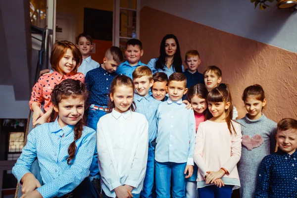 Leerlingen gaan op pauze — Stockfoto