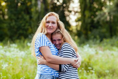 İki olgun kız açık