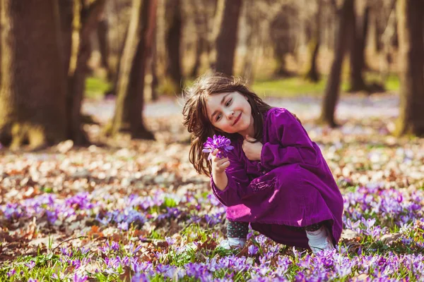 Ragazza ispirata dalla natura — Foto Stock