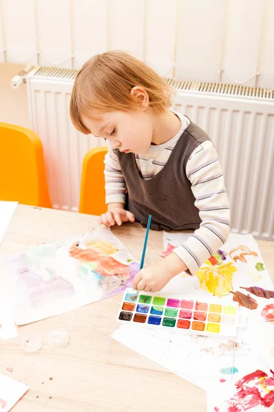 Ragazza è pittura — Foto Stock