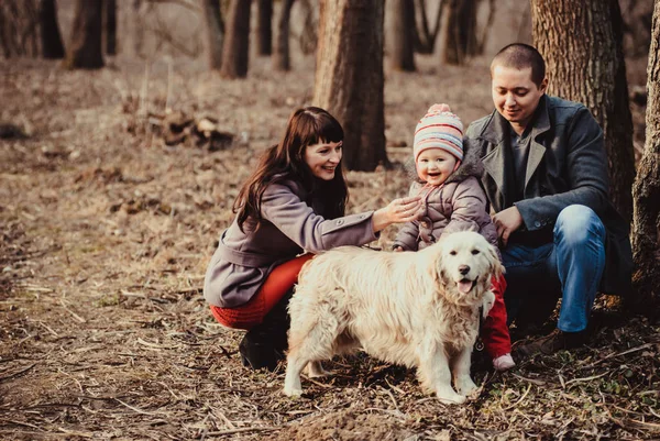 Family with dog — Stock Photo, Image